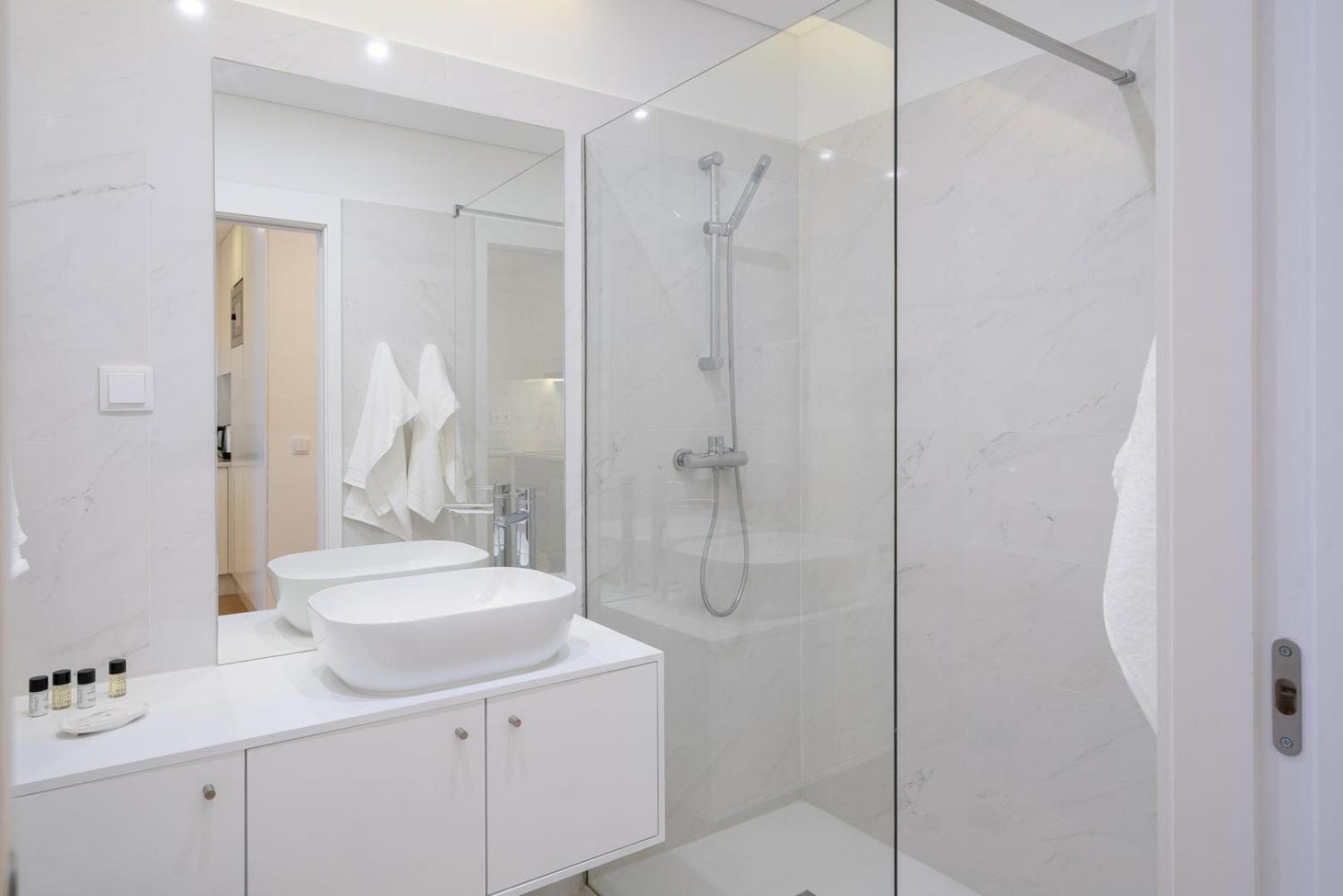Guestready - Modern 2-Bedroom Apt In Cedofeita Porto Exterior photo